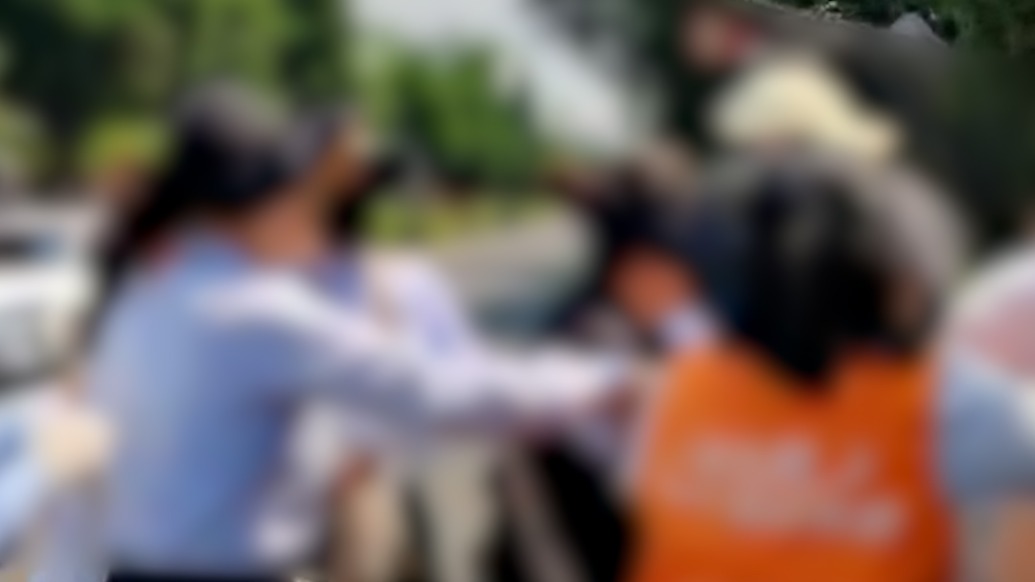 山东曲阜一景区员工称提醒游客找正规导游遭私人导游掌掴，派出所已立案
