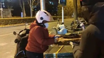 “鹅腿阿姨”塌房，媒体：鹅腿还是鸭腿？只有诚信才能不负真心