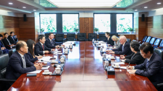 李成鋼會見美國前財政部長、保爾森基金會主席保爾森