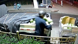 保定警方成立专案组抓获“西瓜大盗”，被盗商户：他4分钟偷43个瓜摆摊售卖