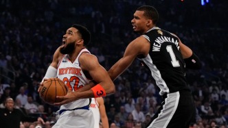 NBA｜29分大逆转！尼克斯险胜马刺，总决赛战至3比1