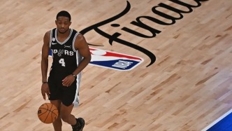 NBA｜福克斯“愚蠢选择”导致马刺输球，快速冲上美国热搜