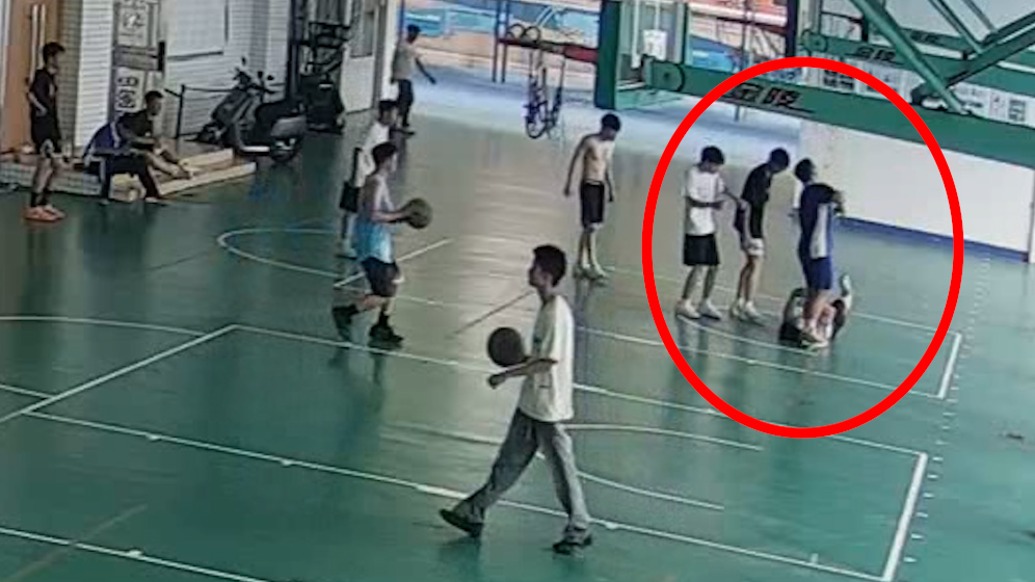 与死神赛跑!高中生打球时倒地抽搐,体育老师紧急心肺复苏3分钟救回