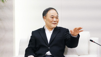 李书福卸任极氪董事长