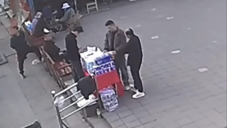扫码下载App免费领卷纸？骗子用一袋卷纸骗走2万元