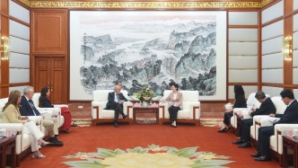 四川省省长施小琳会见西甲联盟主席：深化青训体系共建，联动培养体育产业国际化人才
