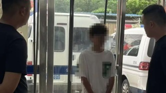 武汉警方：一保安持续发信息骚扰女业主和其未成年女儿被行拘