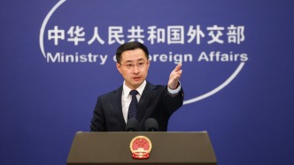 被制裁的菲律宾防长称将“坚守本职”，外交部：捞取政治私利的表演