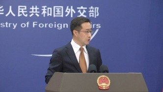 制裁菲律宾防长是否影响中国对菲援助？外交部回应