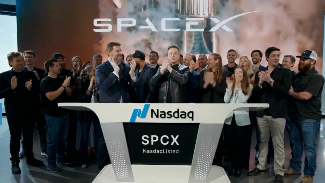 SpaceX敲钟上市！马斯克成首位万亿美元富翁：我们想带每一个“你”去超越