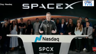 马斯克为SpaceX上市敲钟：从仓库小公司发展到如今难以置信，曾以为成功率不足10%