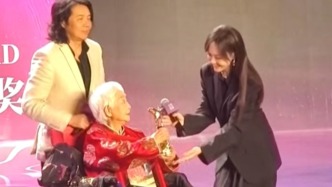 上影盛荟｜年轻演员唐嫣与百岁卢燕交换了什么礼物？