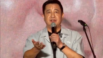 “你开心我关心……”深圳大学副校长在毕业歌会上唱响“全新”版本《心愿便利贴》