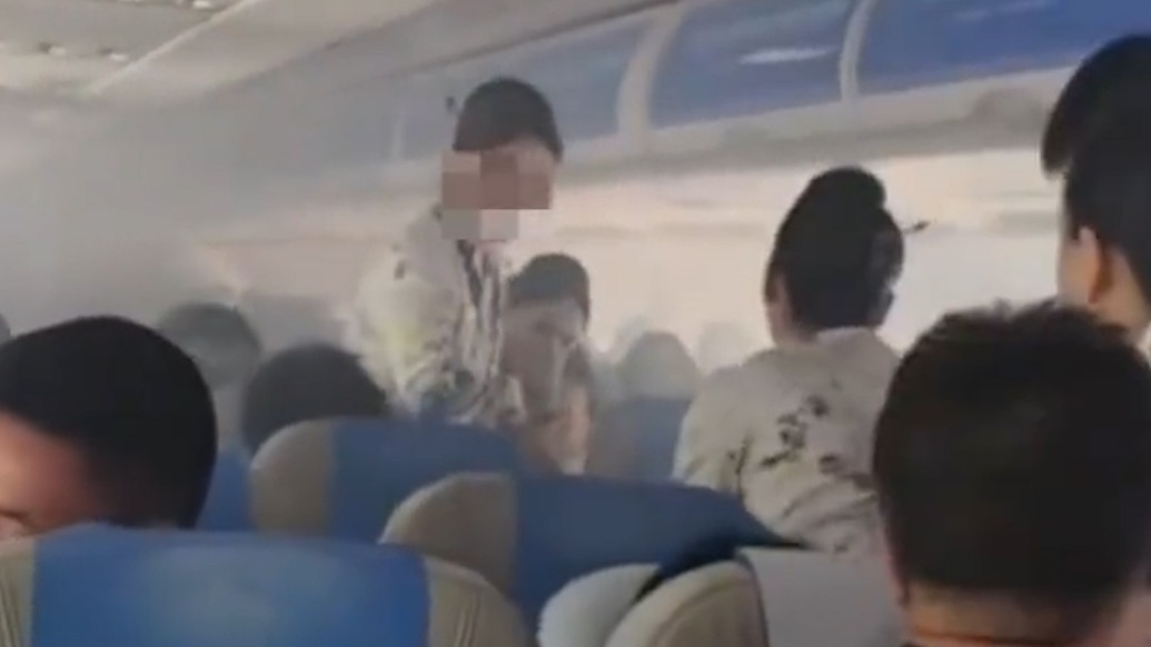 旅客充电宝机舱内冒烟，天津航空：机上无人员受伤，航班平安落地