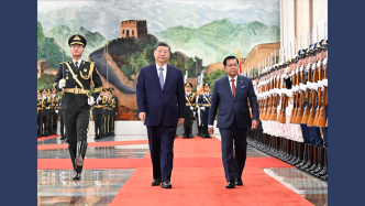 习近平为缅甸总统敏昂莱举行欢迎仪式