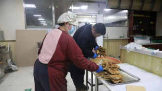 旁白｜“鸭肉冒充牛羊肉”不只是不良商家“抖机灵”，更是利益算计