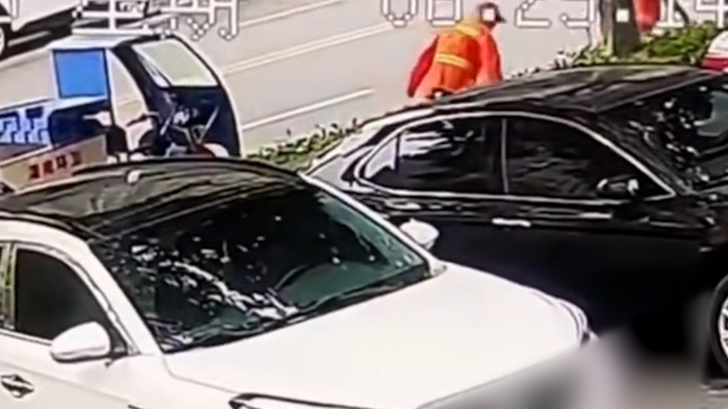 江苏灌南警方通报“2名环卫工被撞身亡”：肇事女驾驶员醉驾，已被刑拘