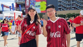 从烟火街巷到世界杯看台，可口可乐把舞台留给一线奋斗者