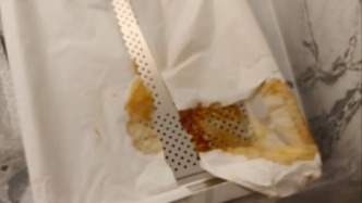 微蒸烤一体机在无人状态自启动加热：商家回应系线路故障导致，已退货退款