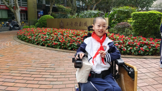 坐着轮椅念完小学，一个罕见病少年的五年“通关路”