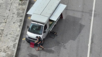 以为挡住车牌就赢了？柳州无人机拍下“掩耳盗铃”
