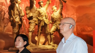 英国驻华大使延安行：了解中国共产党历史非常重要