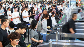 全国铁路预计今日发送1973万人次，加开旅客列车1028列