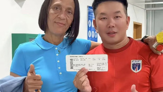 佛得角英雄门将因母亲无法到场观赛落泪，中国侨胞出手了