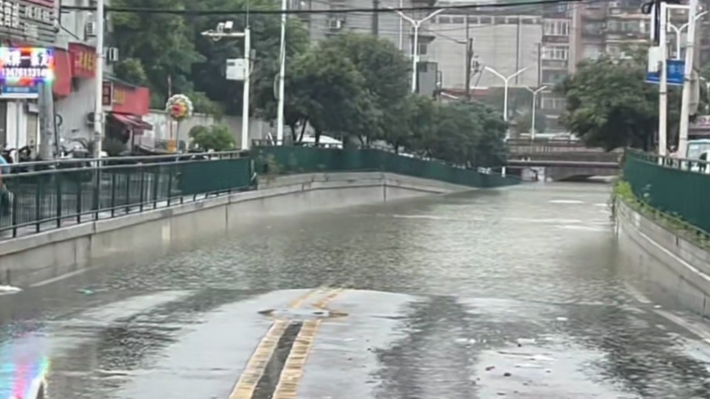 暴雨导致武汉市城区多地积水内涝，武汉市启动城市排涝Ⅱ级应急响应