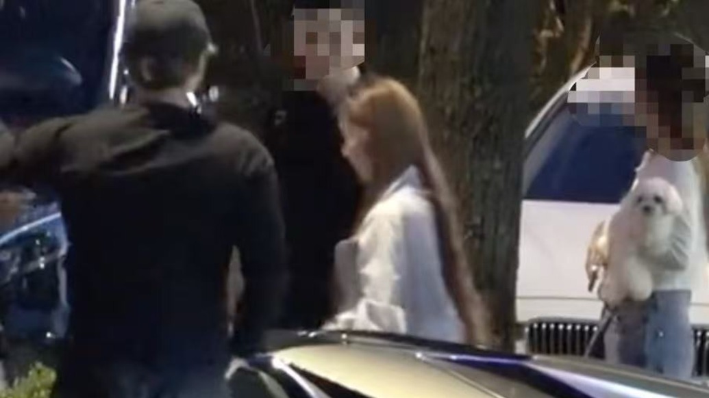 黄子韬被拍到开超跑违停,北京警方:驾驶人已被行政处罚