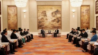 苏州市委书记、市长会见刘强东