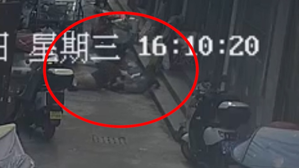 八旬老太搀扶跌倒残疾人摔倒身亡，法院一审判决残疾人补偿2万元