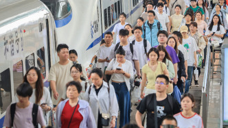 全国铁路端午运输期间累计发送8258.8万人次，同比增4.9%