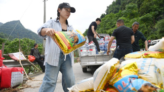 中国红十字会总会向湖南、贵州洪涝灾区调拨救灾物资
