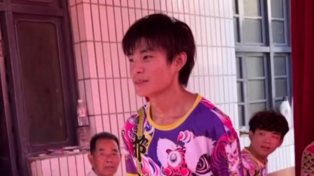 舞狮少年“撞脸”易烊千玺走红,狮队负责人:他说希望大家喜欢我是因为舞狮,而不是像谁