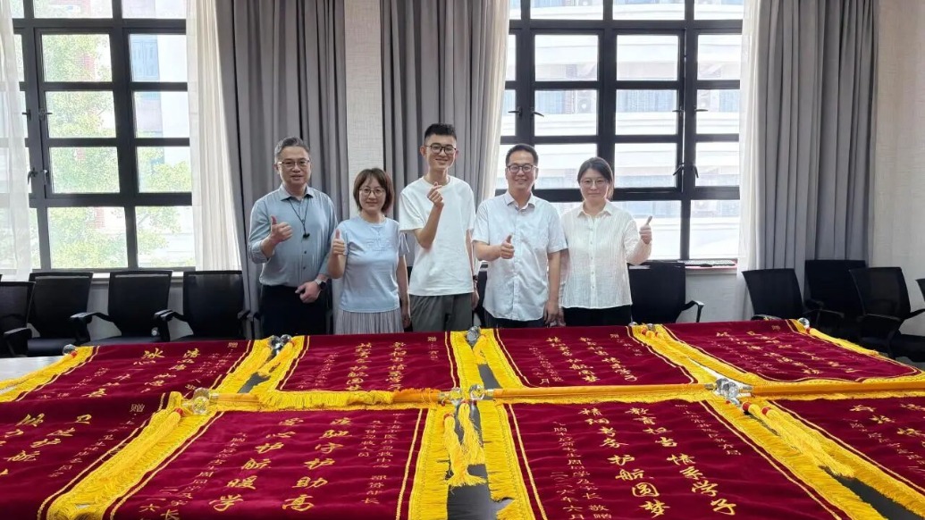 他带着气胸引流管去高考，618分背后藏着众人的守护