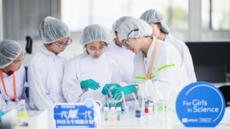 兰珍珍和欧莱雅的“慢账本”:当AI什么都能干了,谁来教孩子提问?