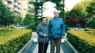 老夫妻捐500万元救助455个孩子，却节俭得把盒饭分成两顿吃
