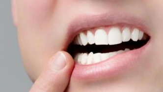 体内有癌，嘴巴先知？嘴里4种迹象，别以为是上火
