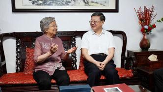 “七一”前夕，陈吉宁走访慰问“七一勋章”获得者黄宝妹