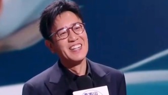夺得白玉兰奖最佳男主，于和伟现场清唱《沉默的荣耀》插曲