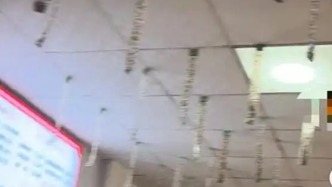 河南开封一早餐店灭蝇贴粘满苍蝇，当地市监局：已责令整改