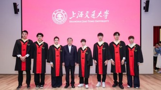 毕业了！孙颖莎、王曼昱照片登上海交大校友墙