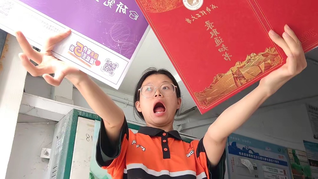 25岁外卖骑手考上成都理工大学研究生，平台给予一万元助学金
