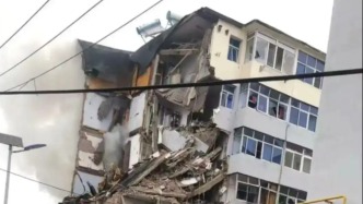 辽宁葫芦岛一居民楼突发爆炸，造成楼体严重受损，多部门现场进行处置