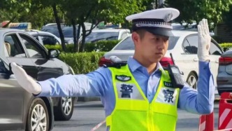 22岁交警唐万羴在执法现场被撞牺牲