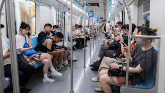上海地铁：暑期日均客流预计超千万人次，将新增定点加班车