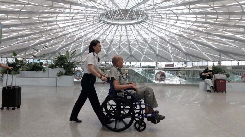 一位客运员和一座火车站共生的二十年