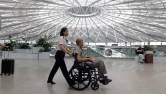 一位客运员和一座火车站共生的二十年