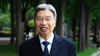 “七一勋章”获得者陈俊武：领衔设计的装置被誉为新中国炼油工业的第一朵“金花”